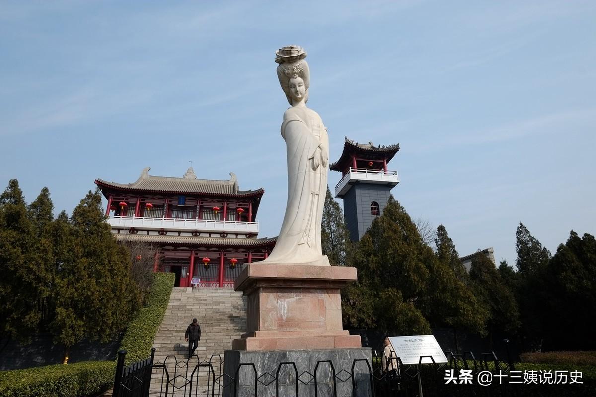 杨贵妃墓地：坟冢土曾散发特殊香气，陪葬品很特别，令人唏嘘不已