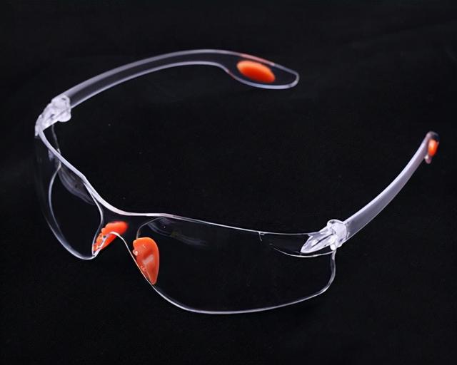 戴护目镜的好处与危害，戴护目镜会对眼睛产生什么影响（常见的各式眼镜分类详解）