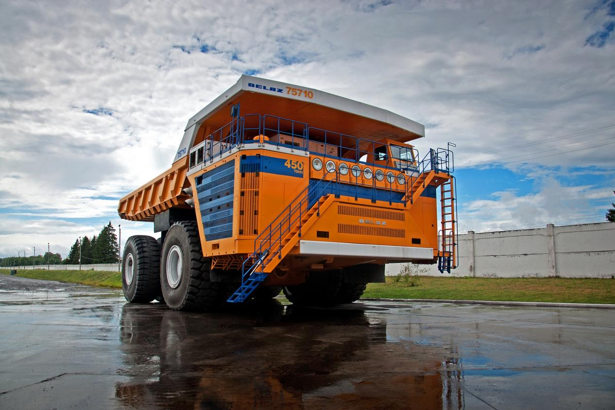 世界上最大的卡车(可以载重1000吨,此卡车比飞机还贵)