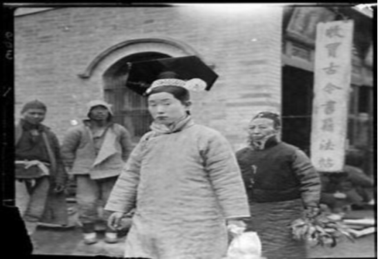 容妃为什么被贬，历史上容妃的下场（康熙将容妃送进宗人府贬为马奴）