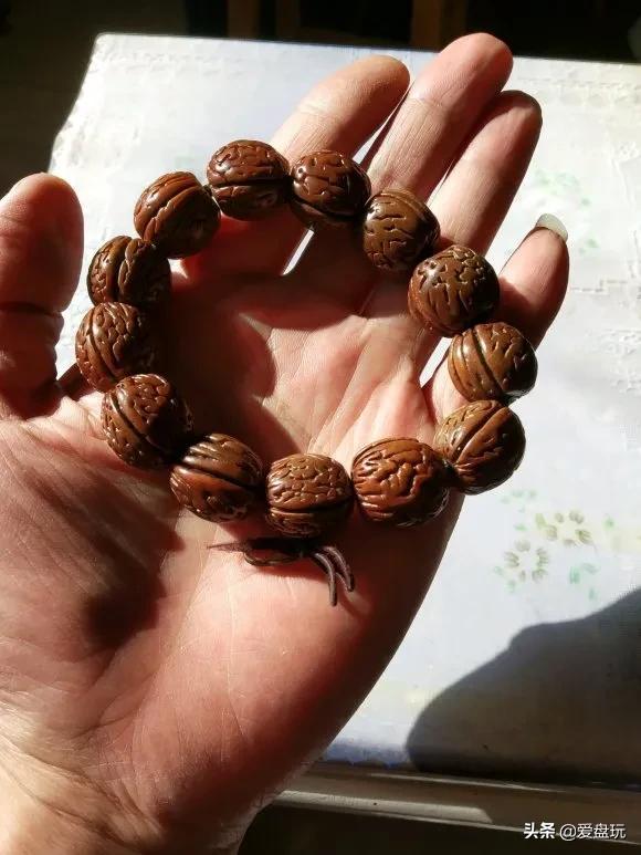 桃核手串的正确盘法（盘了8年的桃核）