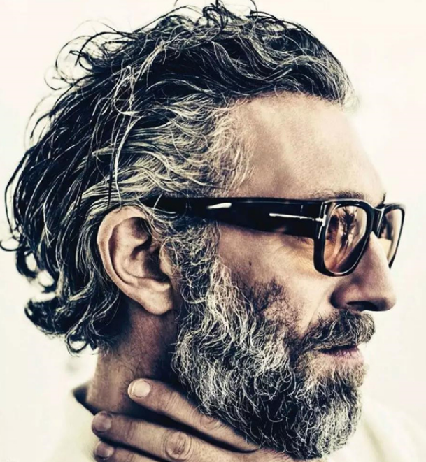 男生晚上海边拍照技巧，男生晚上海边拍照技巧视频（男士墨镜要想戴出品位）