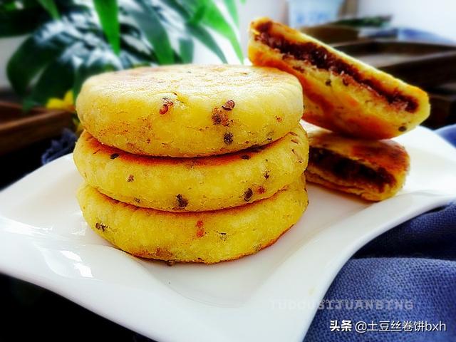 豆饼怎么做好吃，红豆饼的简单好吃做法（这个豆饼料太足）