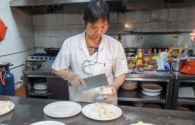 酿豆腐的制作详细方法，梅州美食客家酿豆腐的制作教程