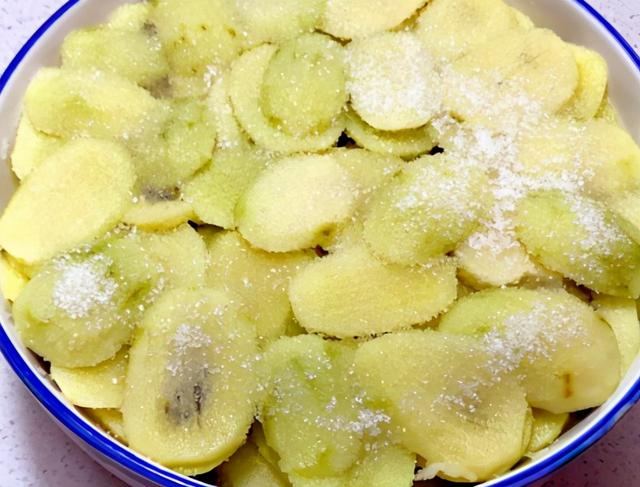 猕猴桃能放多久，猕猴桃软了放冰箱可以保存多久（我一买就是10斤）