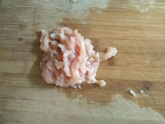 春饼这样做薄如蝉翼劲道又好吃，独家秘方1次能做30张