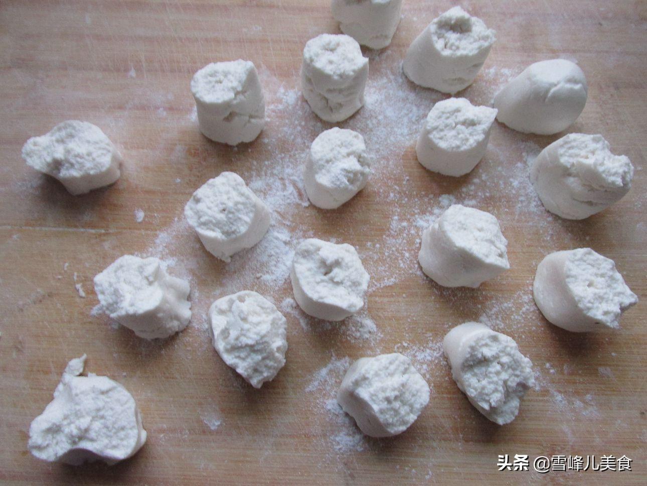 冷冻煮汤圆开锅下还是冷水下锅好(包汤圆，有人用开水，有人用冷水，都不对！教你正确方法皮薄馅大)