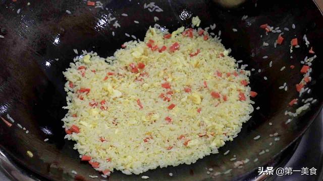 酱油蛋炒饭最正宗的做法，酱油蛋炒饭怎么做好吃（酱油炒饭的正确炒法）