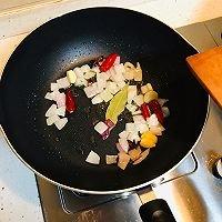 手抓羊肉饭的做法，手抓羊肉饭各种做法（电饭煲就能做的手抓羊肉饭）