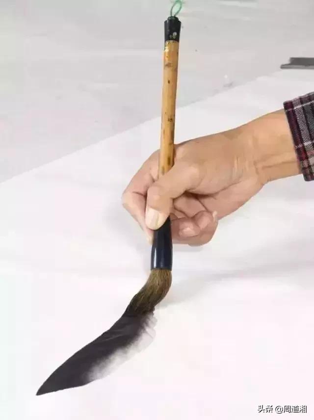 金鱼画法步骤图解,国画写意鲤鱼、金鱼的画法 金鱼画法步骤图解,国画写意鲤鱼、金鱼的画法