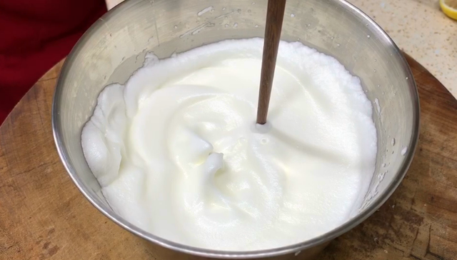 做简单的又好吃的蛋糕，怎么做又好吃又简单的蛋糕（家里有鸡蛋和面粉）