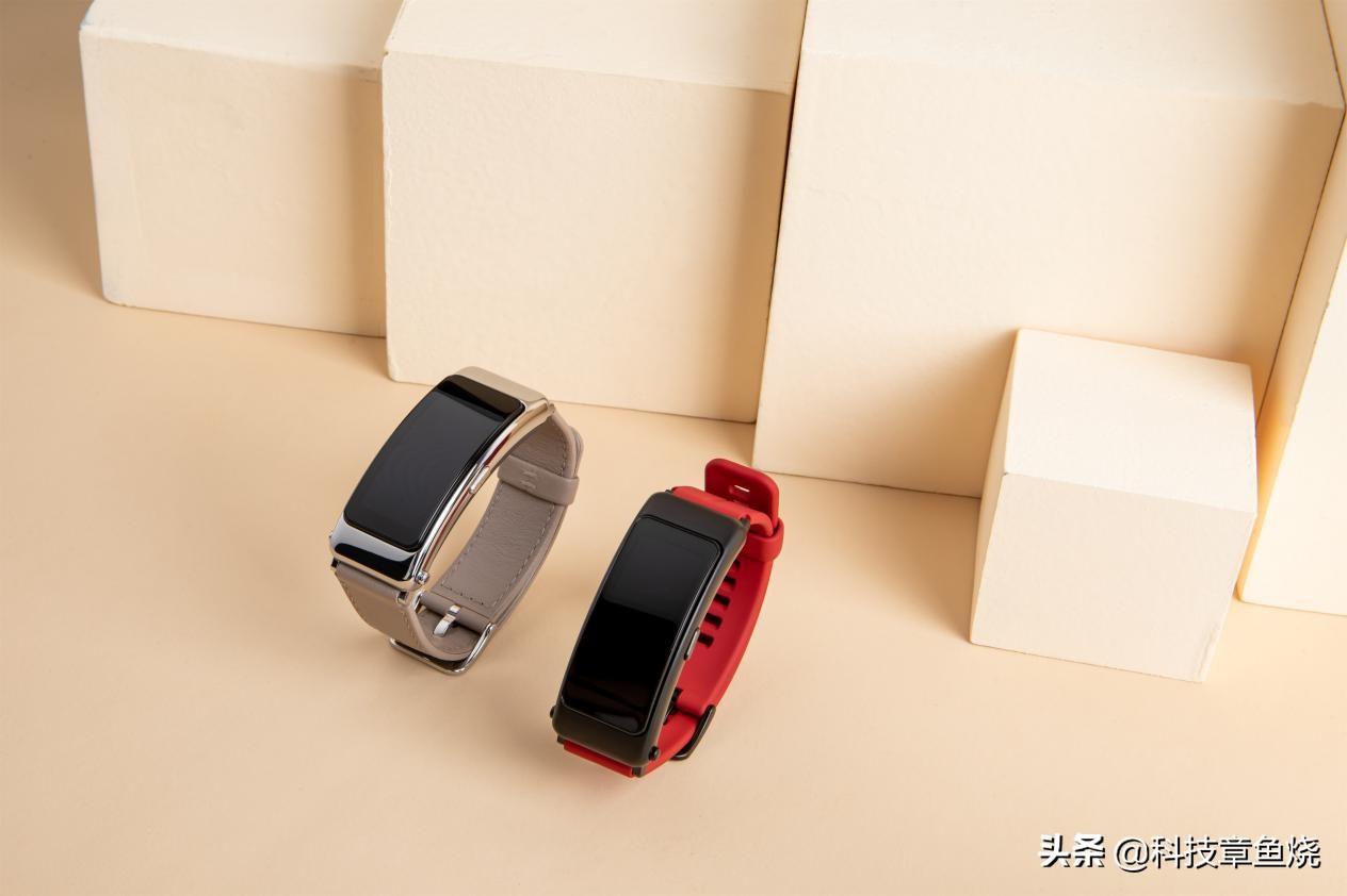 华为b6手环怎么连接手机蓝牙(把蓝牙耳机戴在腕上 华为手环b6的跨界新