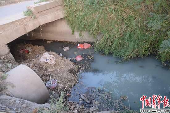 炭打一字，炭 打一字是什么（河南一村庄被污水“缠绕”）