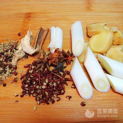 宝塔肉的做法，宝塔肉的做法步骤（宝塔皮冻的做法）