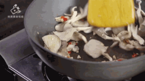 烤口蘑的营养价值与功效与作用jìn jì(夏天里的“消炎菜”，护肝护胃、控血糖，几块钱就能搞定)