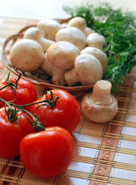 烤口蘑的营养价值与功效与作用jìn jì(夏天里的“消炎菜”，护肝护胃、控血糖，几块钱就能搞定)