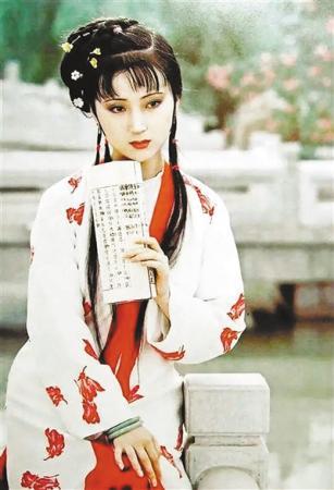 为什么不建议看红楼梦，87版红楼梦很邪门（该不该让小学生读《红楼梦》）