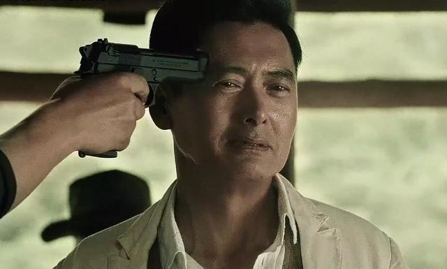 周润发老婆是哪个明星(周润发65岁生日,与妻子同框驼背明显,尽显老态