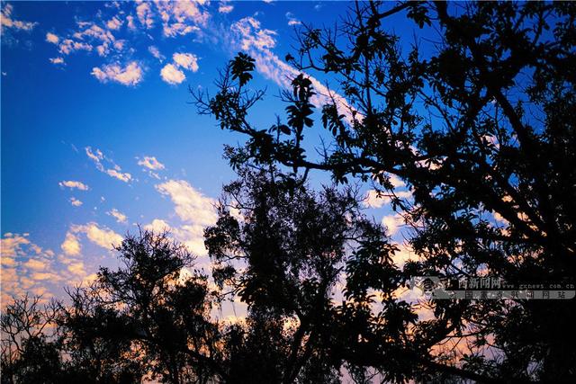 日落图片  晚霞。，好看的风景图片 日落（来邕江边看一场落日黄昏）