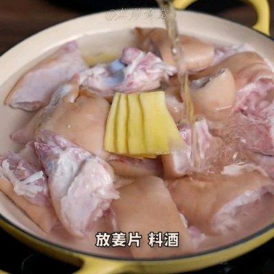 黄焖猪蹄该怎么做，两块钱搞定一道家常美食非常哇塞的❗黄焖猪蹄