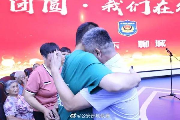 海广大原型是谁，海广大原型（失孤原型郭刚堂与丢失24年的儿子相拥）