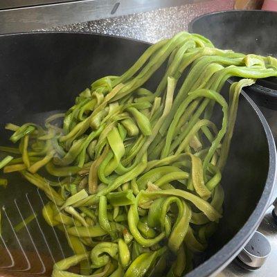 贡菜干怎么做好吃，贡菜怎么做好吃（让你胃口大开的爽辣贡菜）