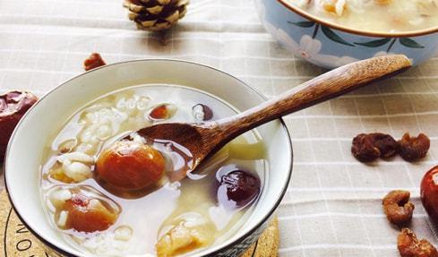 大枣的作用与功效，大枣的作用与功效及禁忌（“秋来红枣压枝繁”大枣解郁粥助你补脾安神）