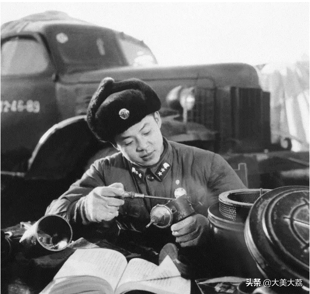 雷锋的英雄事迹，雷锋感人至深的10个瞬间