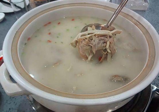 煮白水羊肉是冷水下肉还是开水下肉好(羊肉最鲜美的滋味,只用简单的白