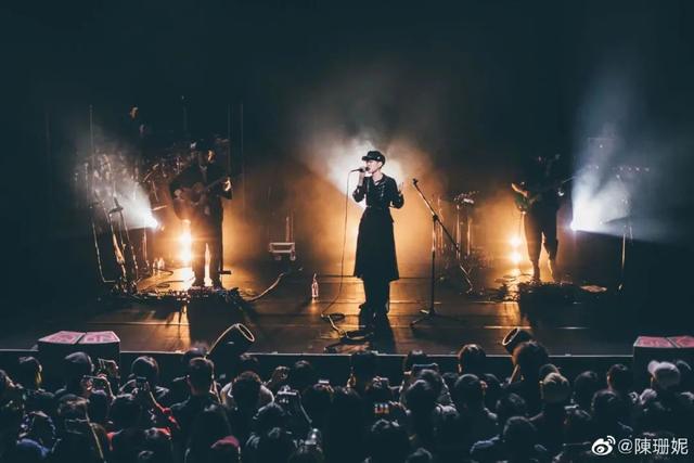 情歌歌词陈珊妮，陈珊妮情歌歌词（称她为“独立鼻祖”，不为过吧）