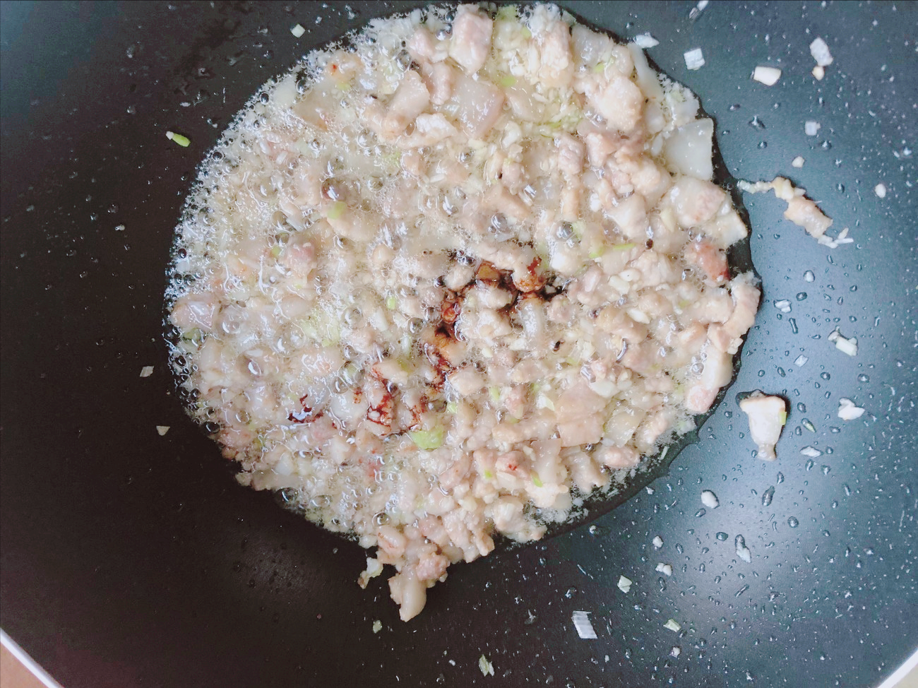 炸酱面的酱做法图解，炸酱面面酱的做法（最关键的核心就是酱料）