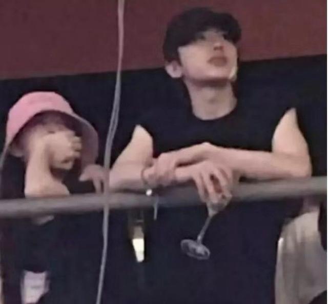 欧阳娜娜在的地方 陈飞宇永远是侧脸，微信头像，欧阳娜娜在的地方 陈飞宇永远是侧脸（欧阳娜娜x陈飞宇x綦美合x王一博）