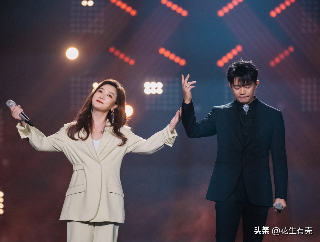 自由飞翔歌曲原唱(22年后再看"凤凰传奇":曾毅和玲花,才是被低估的