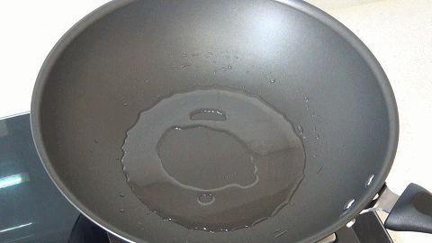 海鲜面怎么做，虾仁面条怎么做好吃（到最后汤汁都不剩）