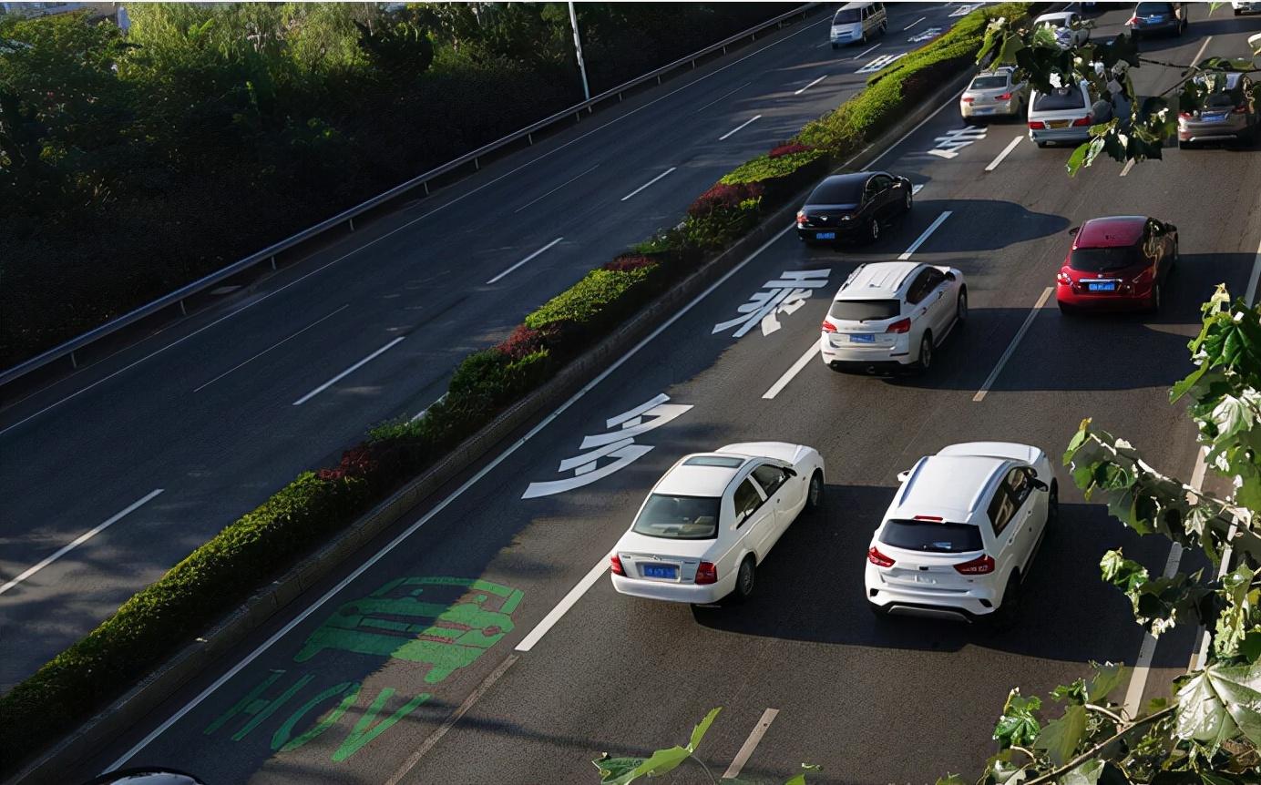 电动车带人违法吗（电动车明明有后座）