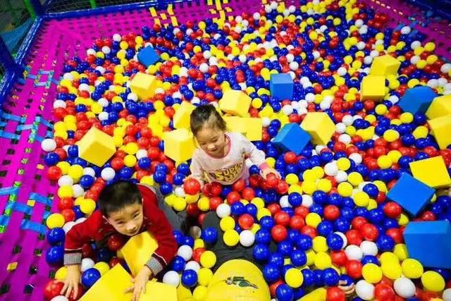 沈阳游乐场，这家2万立方的美式游乐园（沈阳游乐场哪里便宜）