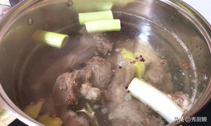 羊肉汤怎么做（汤浓味道鲜的羊肉汤烹饪技巧总结）