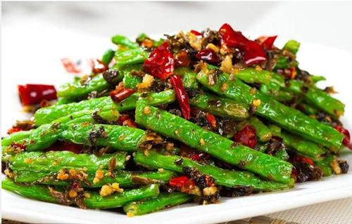 如何将茭白切成扇形，怎么把茭白切成菱形（厨师长一步步教你做素菜类家常菜）