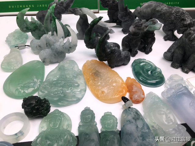 翡翠乌鸡料是什么料，黑乌鸡在翡翠中属于什么档次（为什么乌鸡种翡翠犀牛受人喜爱）