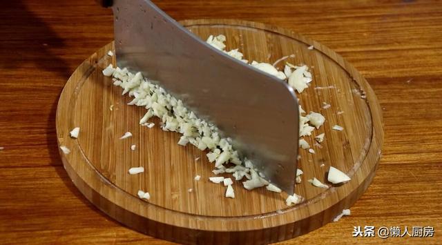 蒜蓉虾的做法，蒜蓉虾的做法配料（这是蒜蓉大虾的家常做法）