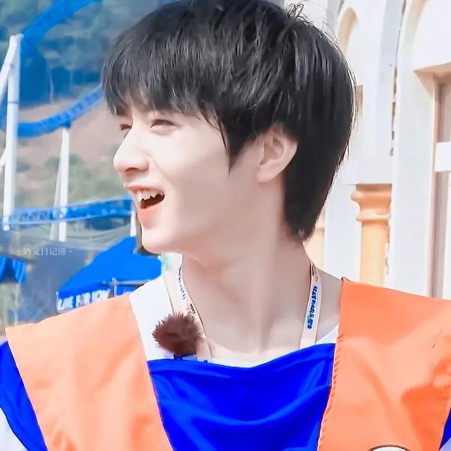 刘耀文头像女生专用，刘耀文｜帅且自知的靓仔微信（壁纸加头像）