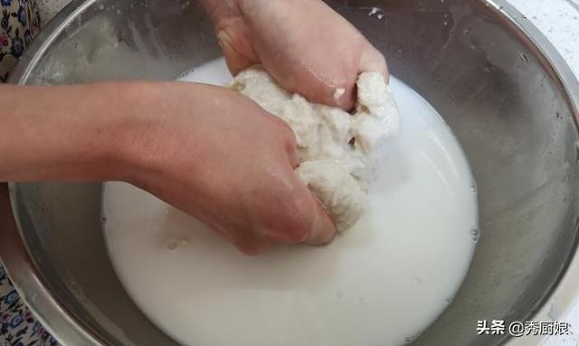 油条怎么做好吃，油条怎么做才筋道又好吃（用酵母、泡打粉都不对）