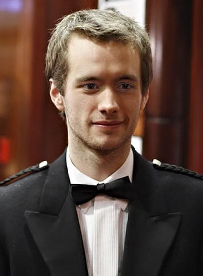 《哈利·波特》系列中的人物,他是格兰芬多魁地奇球队的队长兼守门员