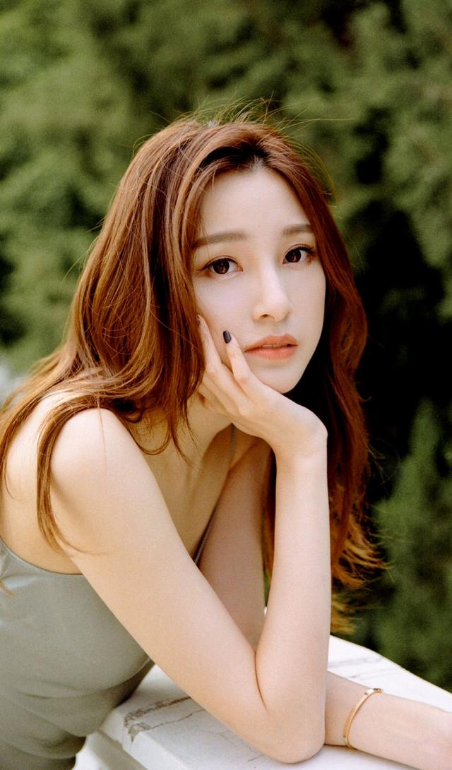 春晚主持人龙洋个人资料简介，春晚主持人龙洋是谁（至今未嫁人的10位央视女主持人）