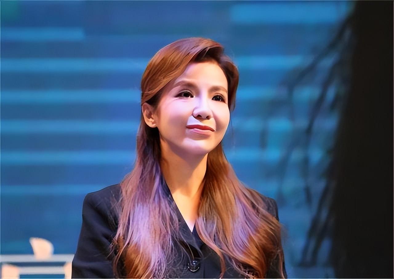 朱迅老公王志多大岁数啊(悲惨朱迅:嫁大8岁王志伺候瘫痪公公,抗癌期