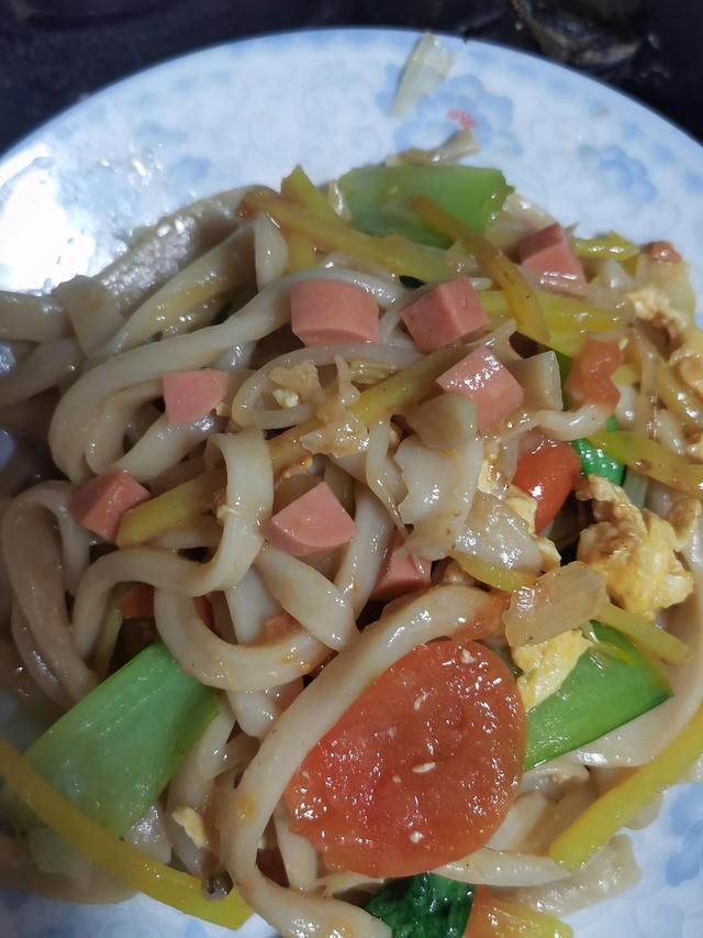 请问正宗的新疆拉条子怎么做，新疆拉条子制作（家常版拉条子）