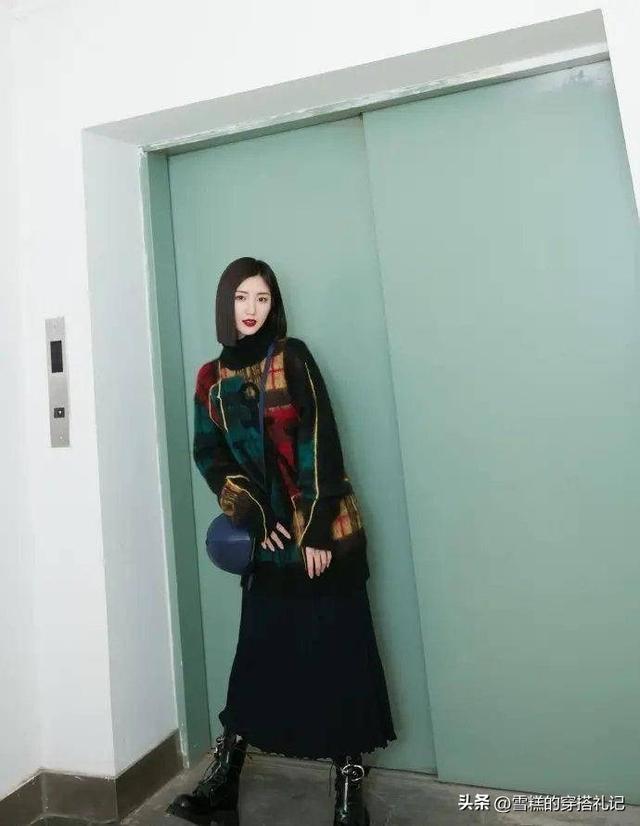 针织长裙配搭外套技巧，针织长裙如何搭配外套（满大街的“毛衣+长裙”）