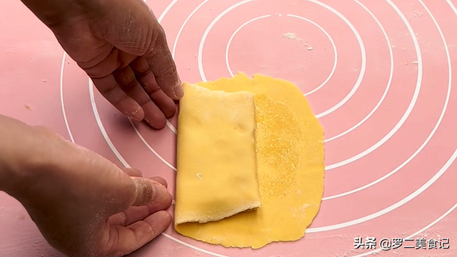 烫面饼怎么做又软又香，烫面饼怎么做又软又香窍门（出锅暄软多层）