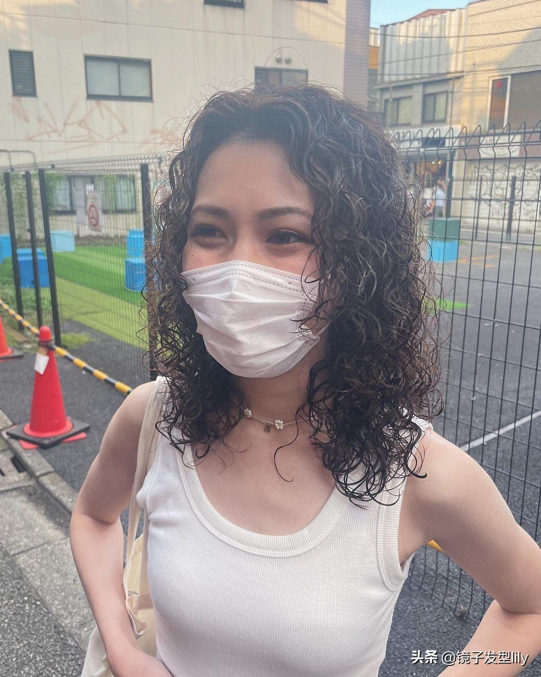 头大适合什么发型，头比较大的人适合剪什么发型（越剪越美的发型17款）