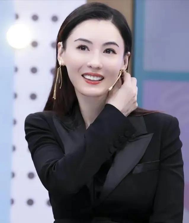 周星驰几个孩(42岁张柏芝:生三个儿子,大儿子最像谢霆锋,小儿子年仅四